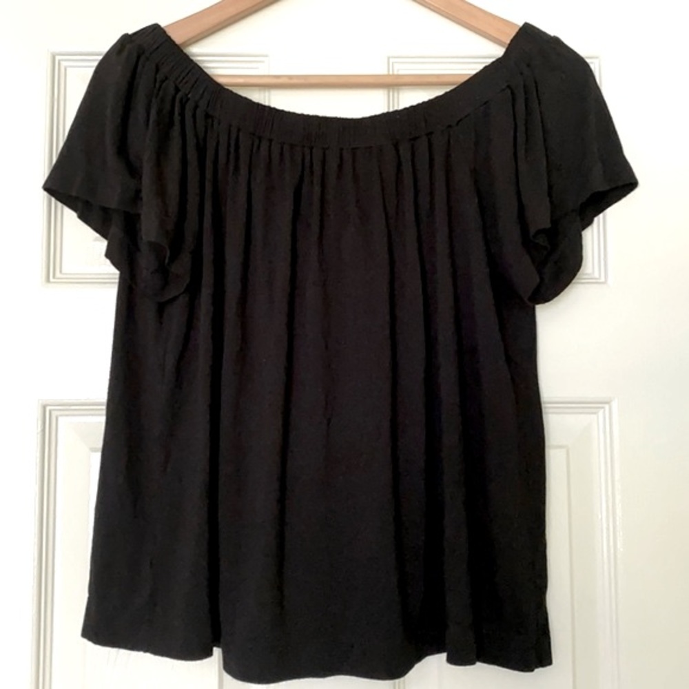 🌟 BOGO LOFT off the shoulder top.